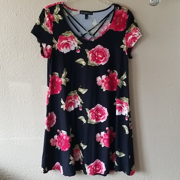 Derek Heart Dresses & Skirts - Derek Heart Floral Dress